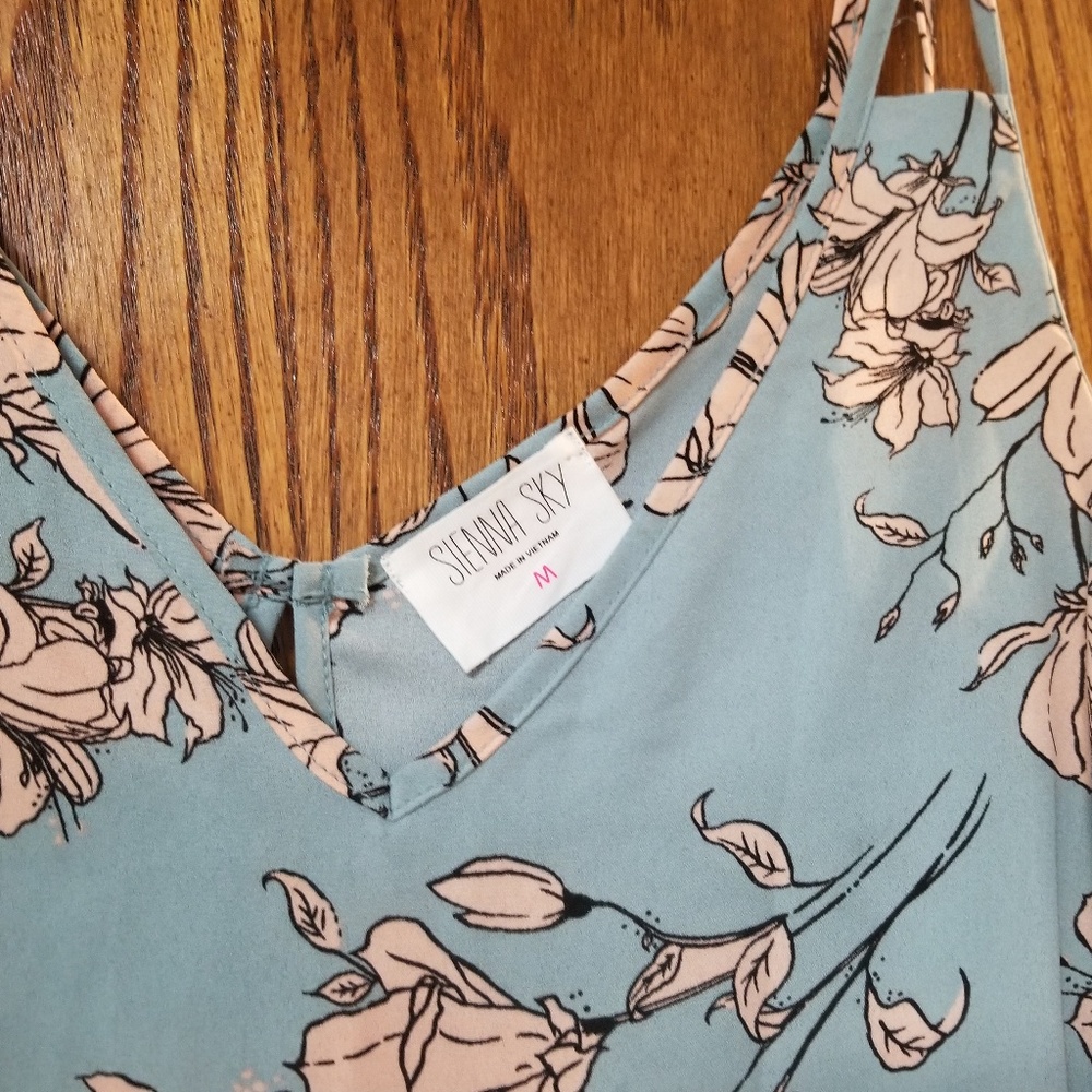 Cold shoulder top - Picture 2 of 2